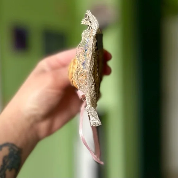 VTG Handmade Wicker Sun Hats Lace & Floral Magnet Cottagecore Farmhouse Set of 2 - Picture 8 of 10